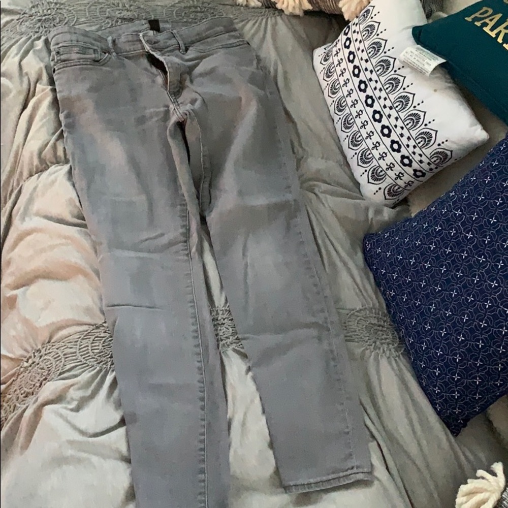 Grey GAP skinny jeans